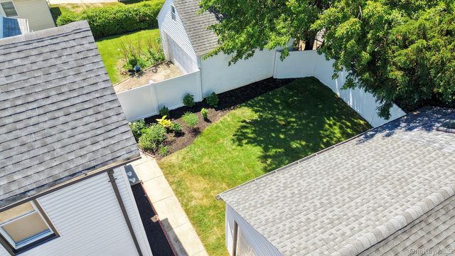 55 Hartwell Place, Woodmere, NY 11598