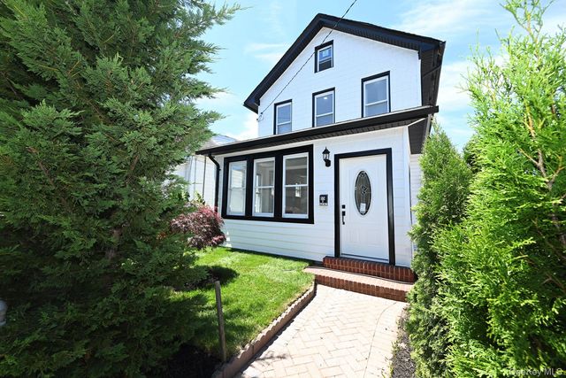 55 Hartwell Place, Woodmere, NY 11598