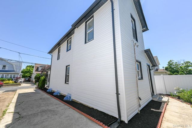 55 Hartwell Place, Woodmere, NY 11598