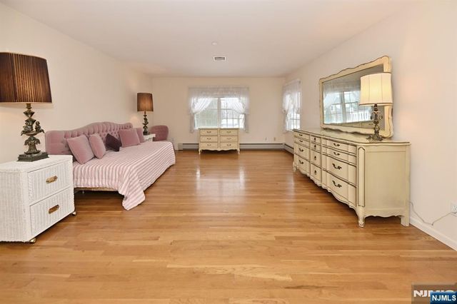 513 Lydia Lane, Wyckoff, NJ 07481