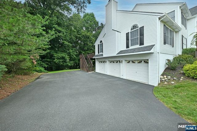 513 Lydia Lane, Wyckoff, NJ 07481