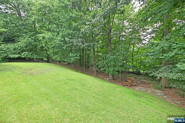 513 Lydia Lane, Wyckoff, NJ 07481