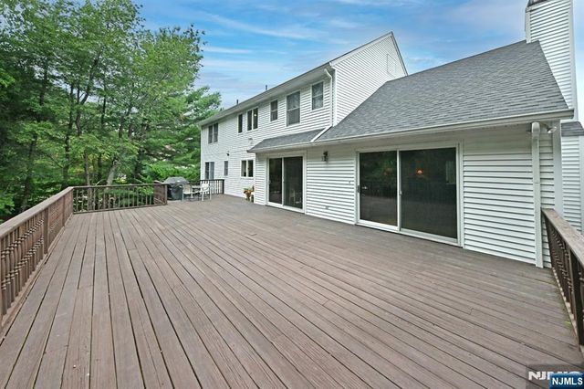 513 Lydia Lane, Wyckoff, NJ 07481