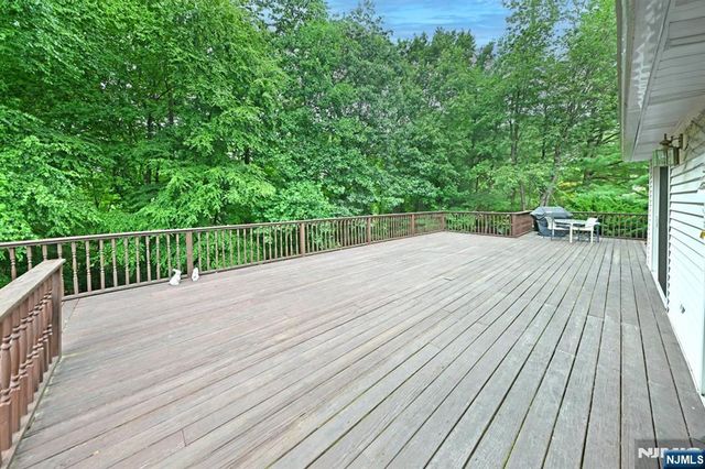 513 Lydia Lane, Wyckoff, NJ 07481