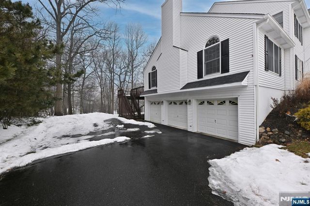 513 Lydia Lane, Wyckoff, NJ 07481