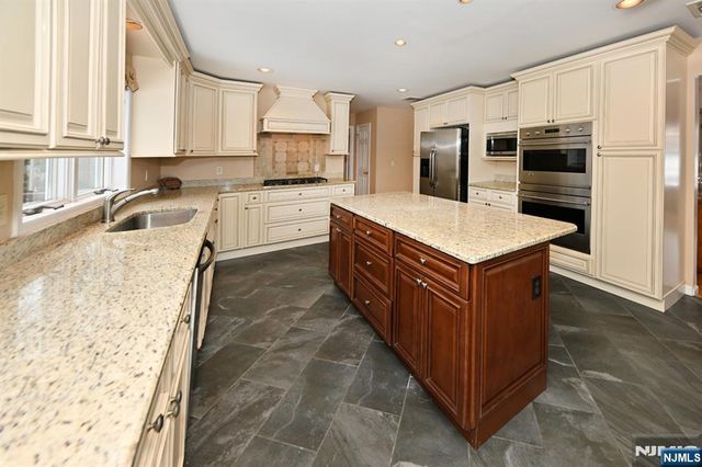 513 Lydia Lane, Wyckoff, NJ 07481