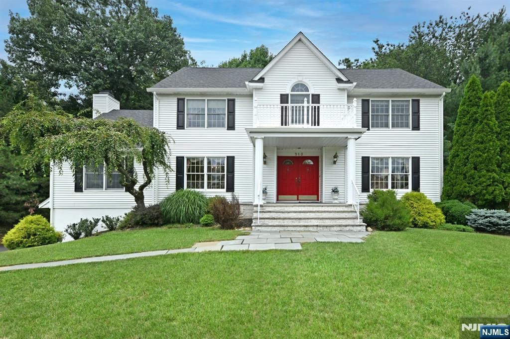 513 Lydia Lane, Wyckoff, NJ 07481