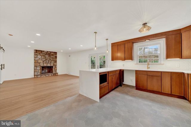 658 W ROLLING RD, Springfield, PA 19064