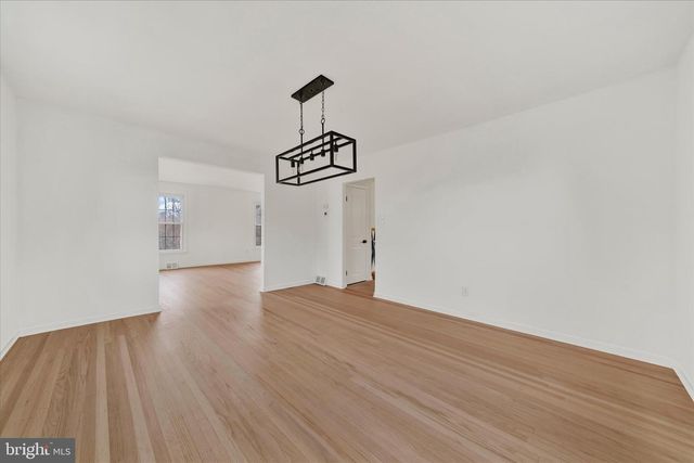 658 W ROLLING RD, Springfield, PA 19064