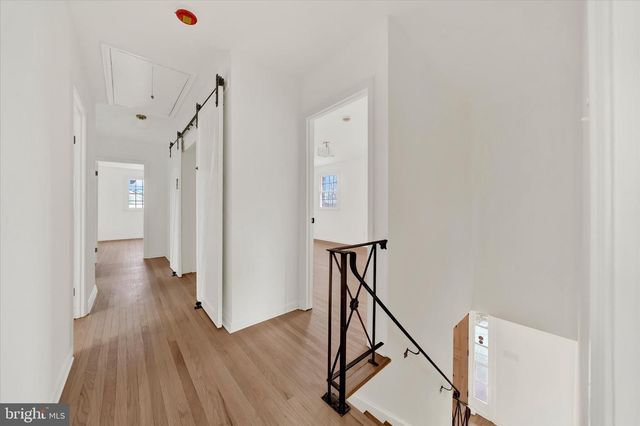 658 W ROLLING RD, Springfield, PA 19064