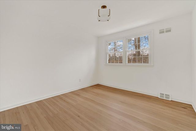 658 W ROLLING RD, Springfield, PA 19064