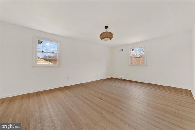 658 W ROLLING RD, Springfield, PA 19064