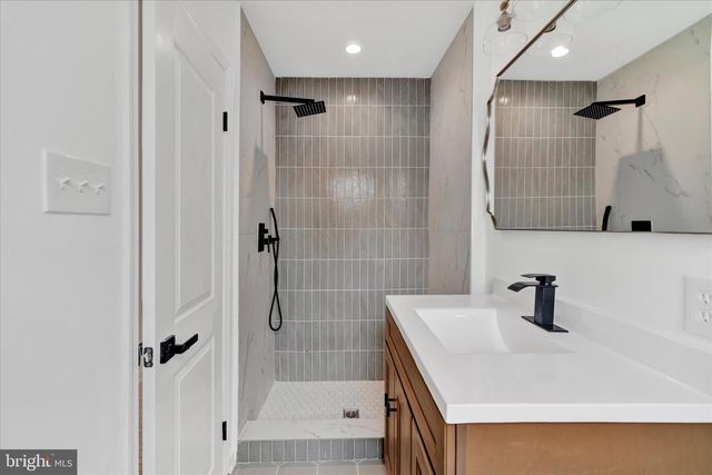 658 W ROLLING RD, Springfield, PA 19064