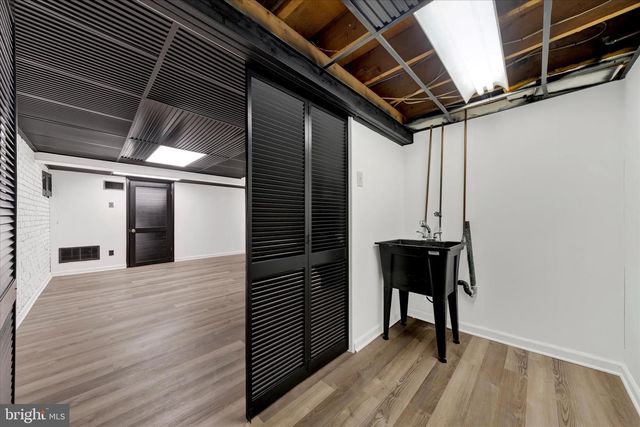 658 W ROLLING RD, Springfield, PA 19064