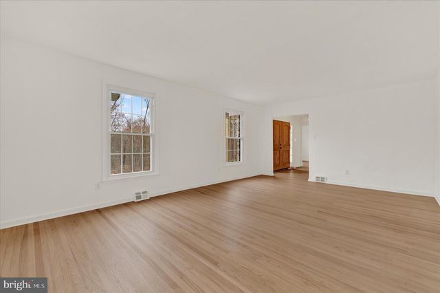 658 W ROLLING RD, Springfield, PA 19064