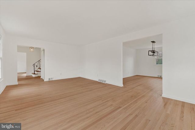 658 W ROLLING RD, Springfield, PA 19064