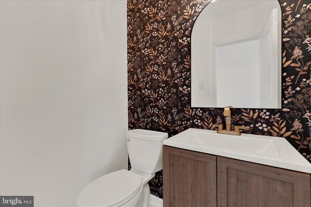 658 W ROLLING RD, Springfield, PA 19064