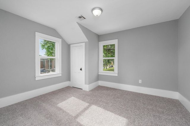 901 N Merchant St, Belle Plaine, KS 67013