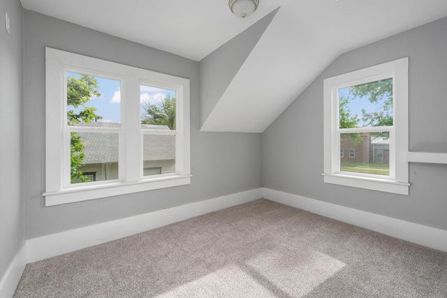 901 N Merchant St, Belle Plaine, KS 67013