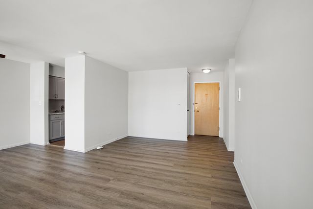 8712 Skokie Boulevard 3L, Skokie, IL 60076