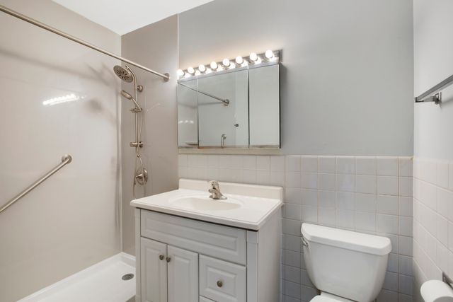 8712 Skokie Boulevard 3L, Skokie, IL 60076