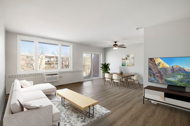 8712 Skokie Boulevard 3L, Skokie, IL 60076