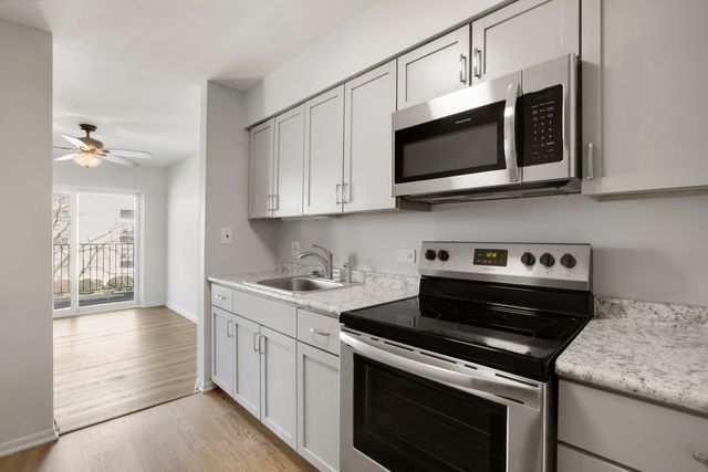 8712 Skokie Boulevard 3L, Skokie, IL 60076