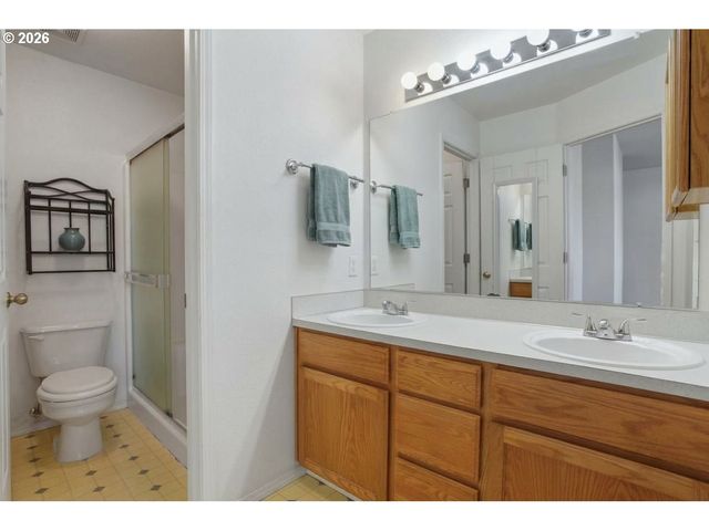 1427 Ne 84TH Way, Hillsboro, OR 97006