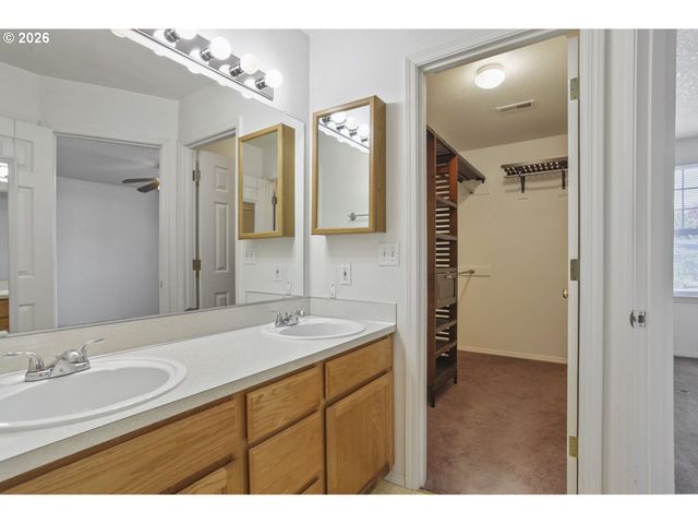 1427 Ne 84TH Way, Hillsboro, OR 97006