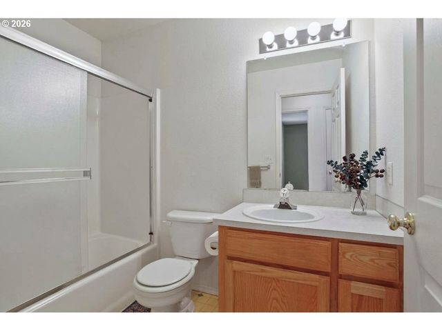 1427 Ne 84TH Way, Hillsboro, OR 97006