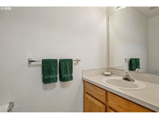1427 Ne 84TH Way, Hillsboro, OR 97006