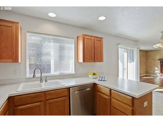 1427 Ne 84TH Way, Hillsboro, OR 97006