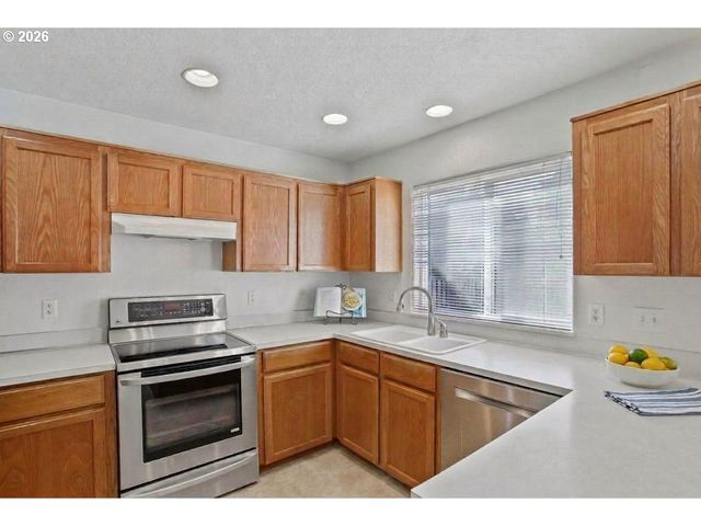 1427 Ne 84TH Way, Hillsboro, OR 97006