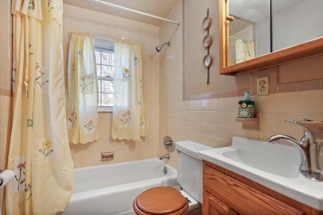 71 North Lowell St, Methuen, MA 01844