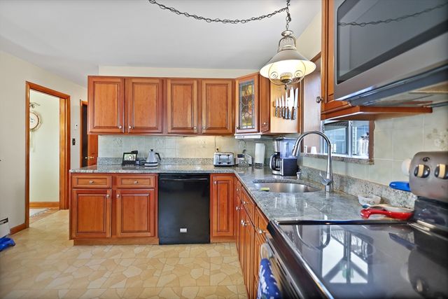 71 North Lowell St, Methuen, MA 01844