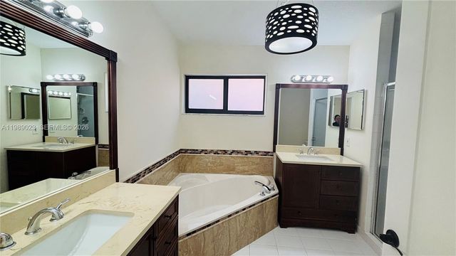 16605 SW 90th St, Miami, FL 33196