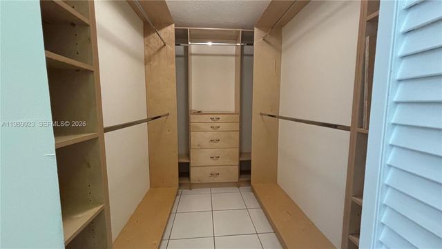 16605 SW 90th St, Miami, FL 33196