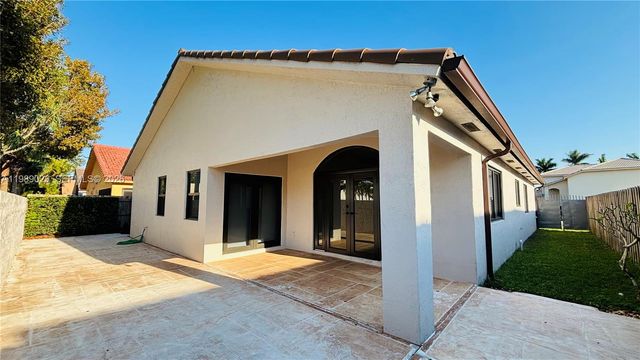 16605 SW 90th St, Miami, FL 33196