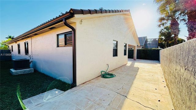 16605 SW 90th St, Miami, FL 33196