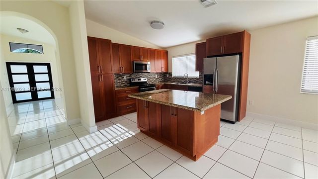 16605 SW 90th St, Miami, FL 33196