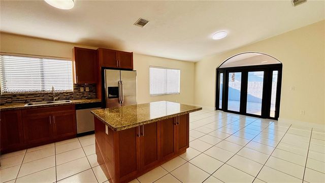 16605 SW 90th St, Miami, FL 33196