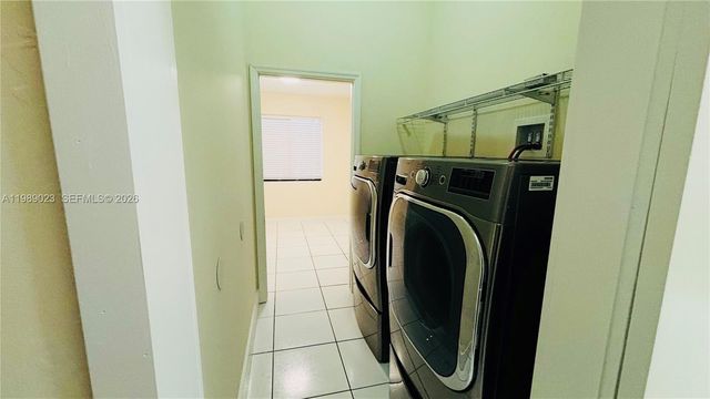 16605 SW 90th St, Miami, FL 33196