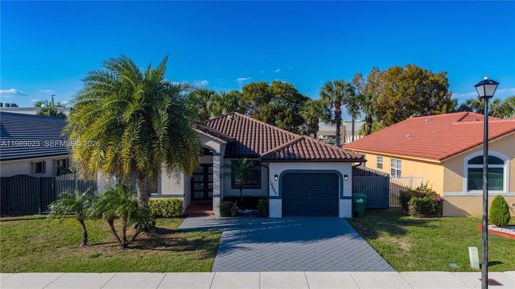 16605 SW 90th St, Miami, FL 33196