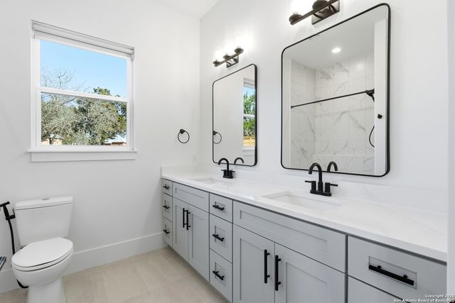 389 Rio Cir, Pipe Creek, TX 78063