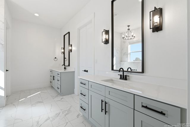 389 Rio Cir, Pipe Creek, TX 78063