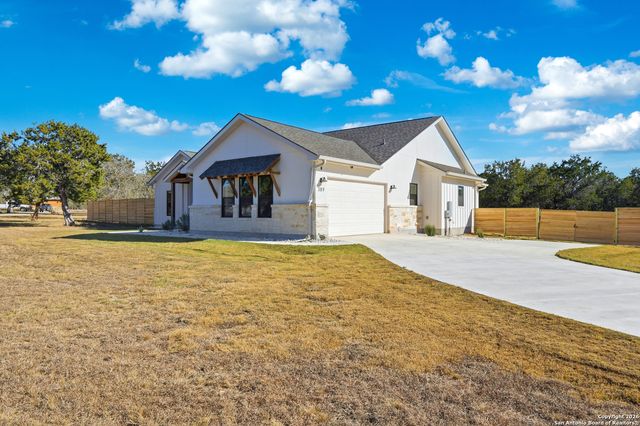 389 Rio Cir, Pipe Creek, TX 78063