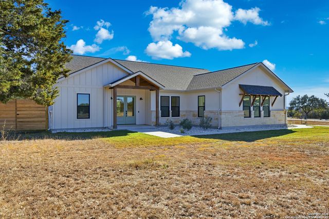389 Rio Cir, Pipe Creek, TX 78063