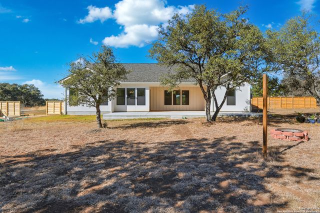 389 Rio Cir, Pipe Creek, TX 78063