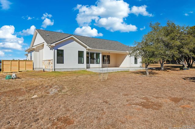 389 Rio Cir, Pipe Creek, TX 78063