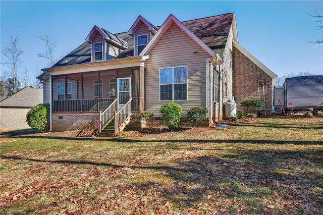 2973 Bridge Point Drive, Sophia, NC 27350
